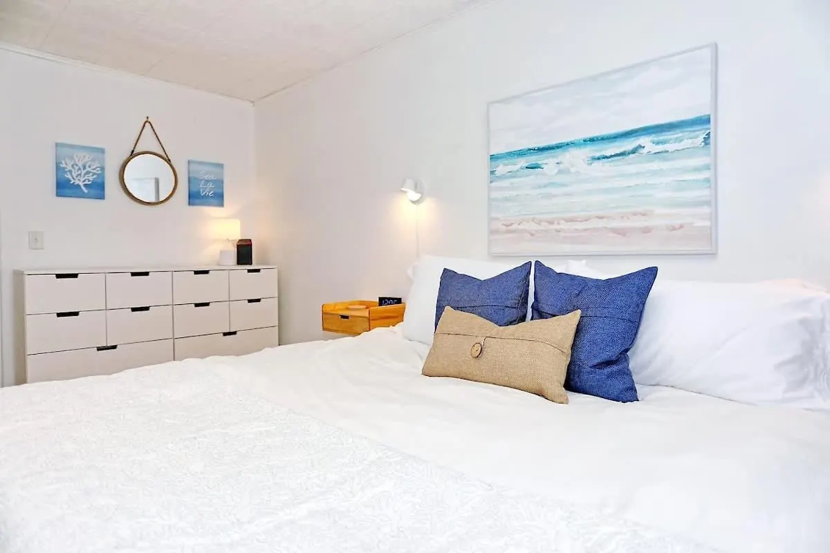 Adorable Bungalow Near City Marina & Tybee Beach Savannah