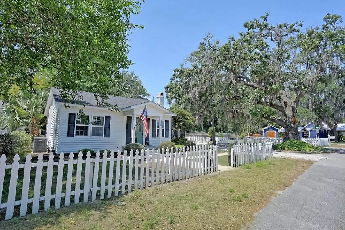 Adorable Bungalow Near City Marina & Tybee Beach Savannah 0*,